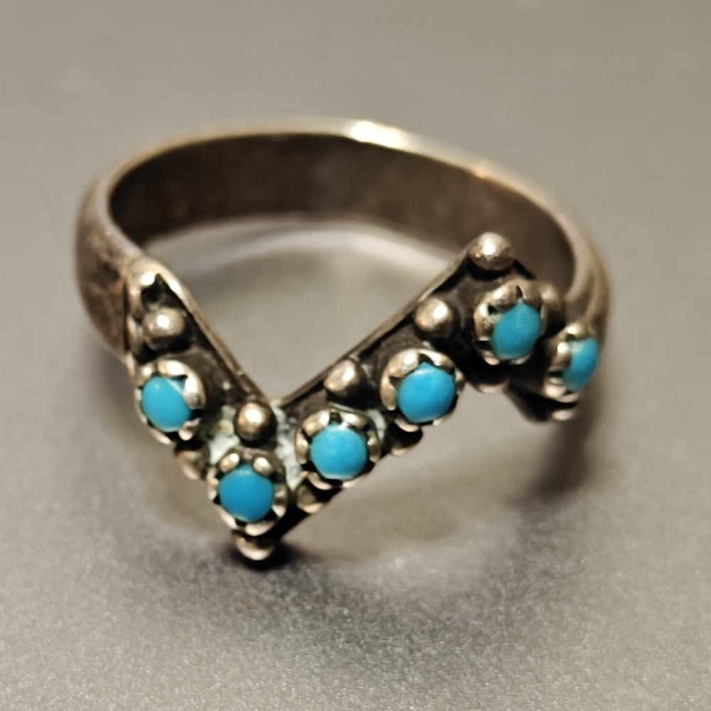 Vintage Native American Zuni Petite Point Turquoise Stone Silver Ring
